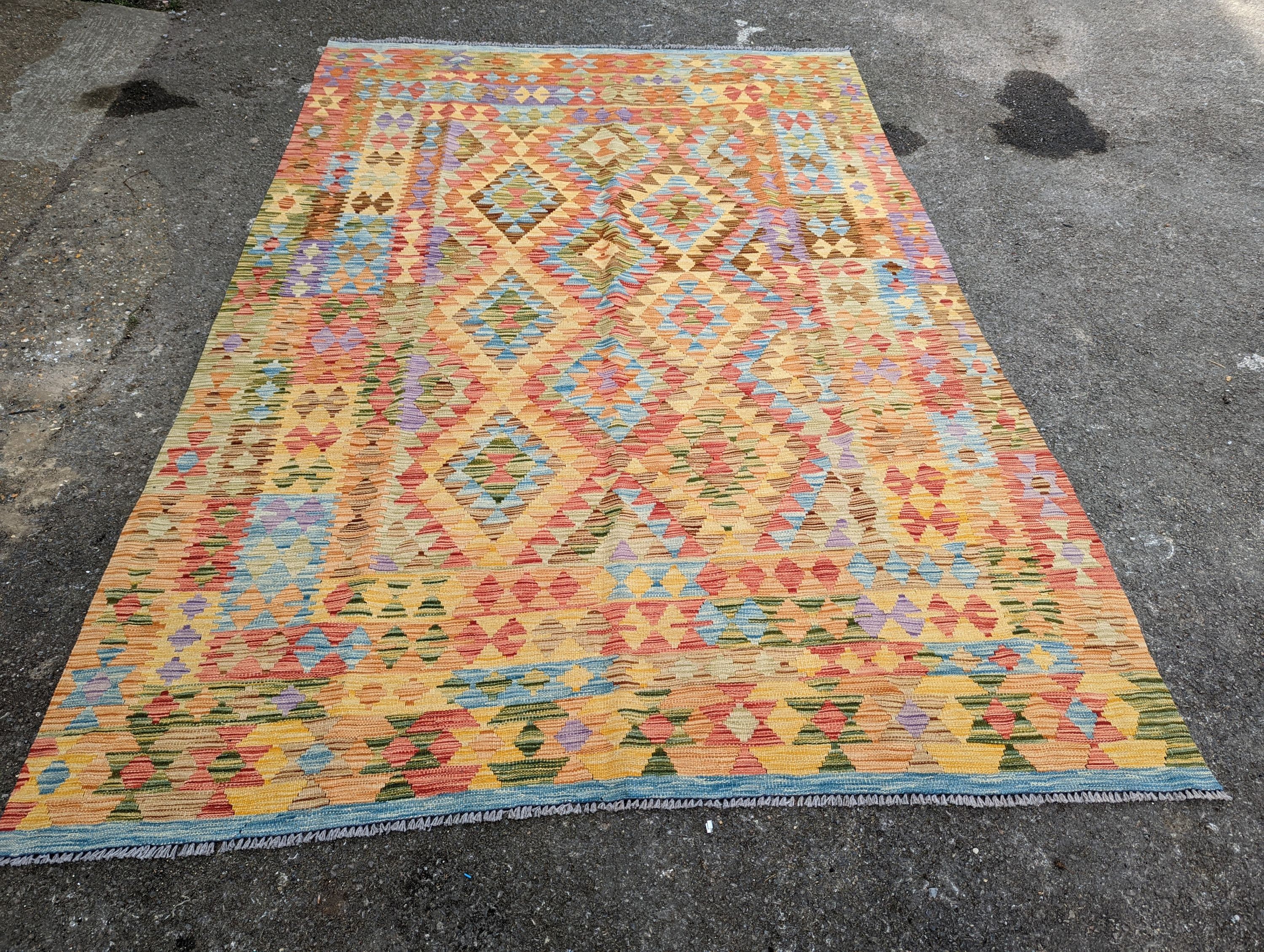 A contemporary Anatolian design Kilim flatweave carpet, approx. 300 x 200cm